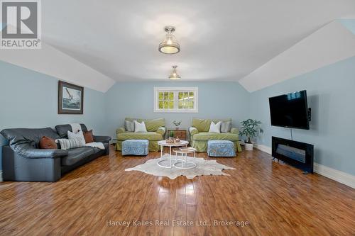 1074 Tally Ho Winter Park Road, Lake Of Bays (Sinclair), ON - Indoor Photo Showing Living Room