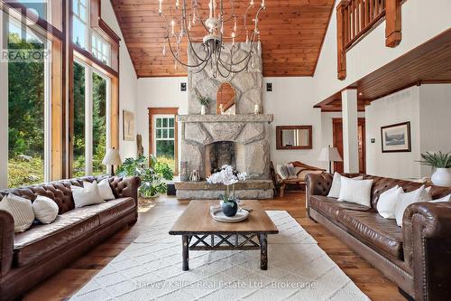 1074 Tally Ho Winter Park Road, Lake Of Bays (Sinclair), ON - Indoor Photo Showing Living Room With Fireplace