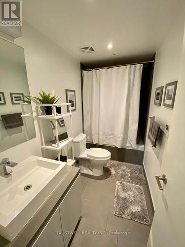 514 - 111 Bathurst Street, Toronto, ON - Indoor Photo Showing Bathroom