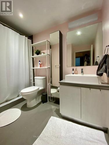 514 - 111 Bathurst Street, Toronto, ON - Indoor Photo Showing Bathroom