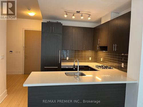 421 - 29 Queens Quay E, Toronto, ON - Indoor Photo Showing Kitchen