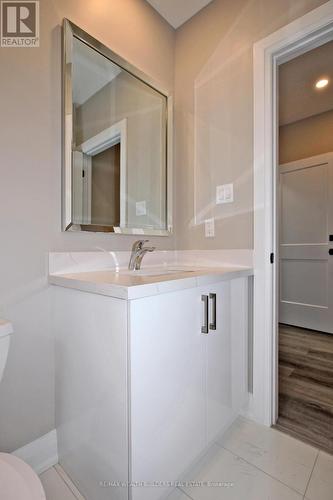 2B - 756 Gerrard Street E, Toronto, ON - Indoor Photo Showing Bathroom