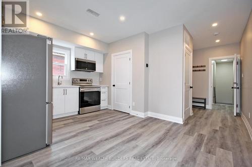 2B - 756 Gerrard Street E, Toronto, ON - Indoor Photo Showing Kitchen