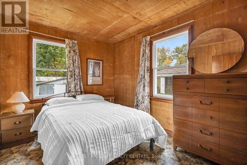 28 Mcrae Beach Road S, Georgina, ON - Indoor Photo Showing Bedroom