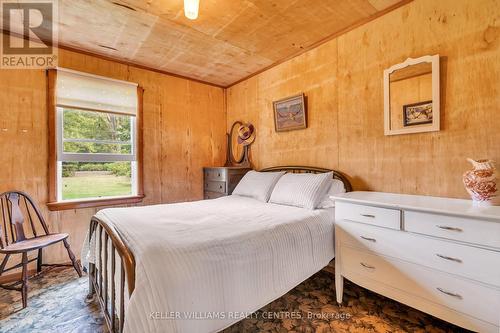 28 Mcrae Beach Road S, Georgina, ON - Indoor Photo Showing Bedroom