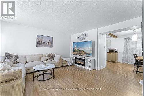 I7 - 63 Ferris Lane, Barrie, ON - Indoor Photo Showing Living Room