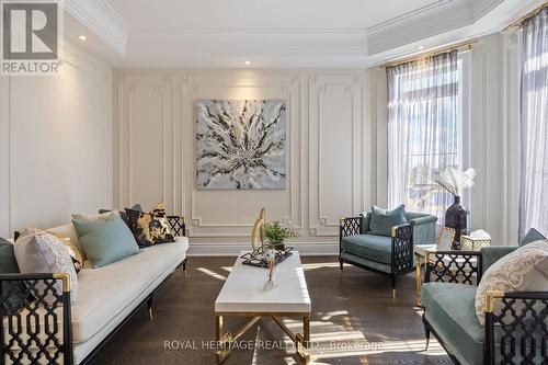 20 Kingstree Court, Whitchurch-Stouffville, ON - Indoor Photo Showing Living Room