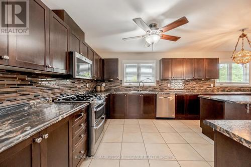 21 Keyzer Drive, Oro-Medonte, ON - Indoor Photo Showing Kitchen With Upgraded Kitchen