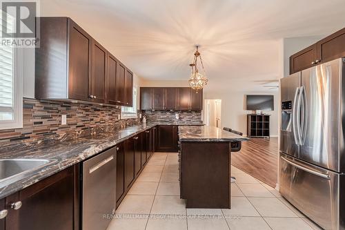 21 Keyzer Drive, Oro-Medonte, ON - Indoor Photo Showing Kitchen With Stainless Steel Kitchen With Upgraded Kitchen