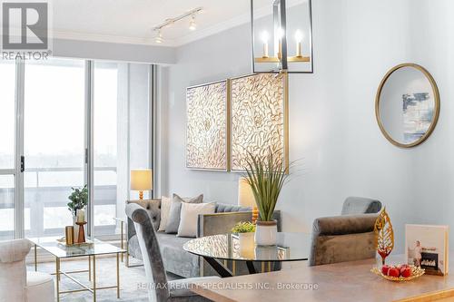 909 - 1 Belvedere Court, Brampton, ON - Indoor Photo Showing Dining Room