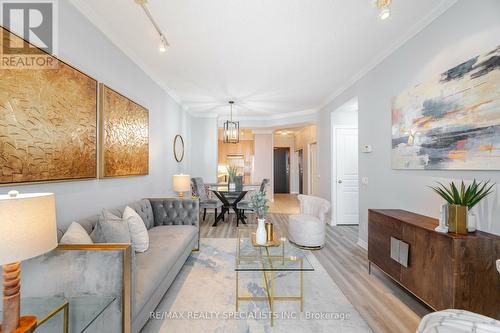 909 - 1 Belvedere Court, Brampton, ON - Indoor Photo Showing Living Room