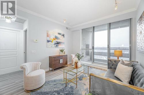 909 - 1 Belvedere Court, Brampton, ON - Indoor Photo Showing Living Room