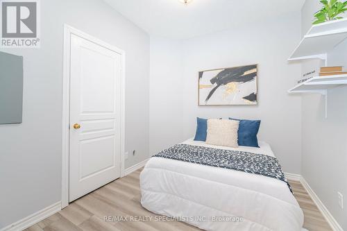 909 - 1 Belvedere Court, Brampton, ON - Indoor Photo Showing Bedroom