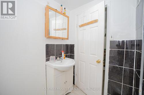 66 - 1563 Albion Road, Toronto, ON - Indoor Photo Showing Bathroom