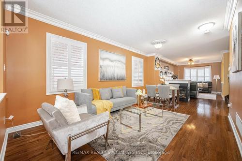 37 Everingham Circle, Brampton, ON - Indoor Photo Showing Living Room