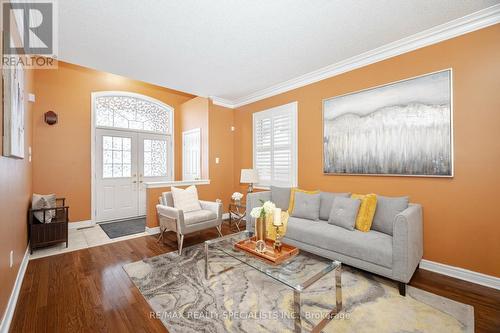 37 Everingham Circle, Brampton, ON - Indoor Photo Showing Living Room