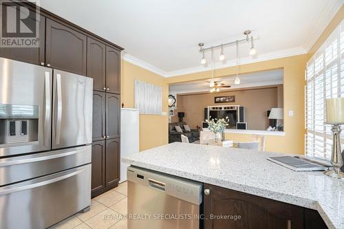 37 Everingham Circle, Brampton, ON - Indoor Photo Showing Kitchen With Upgraded Kitchen