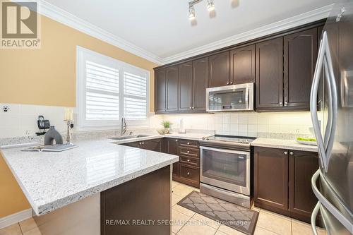 37 Everingham Circle, Brampton, ON - Indoor Photo Showing Kitchen With Stainless Steel Kitchen With Upgraded Kitchen