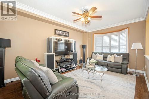 37 Everingham Circle, Brampton, ON - Indoor Photo Showing Living Room