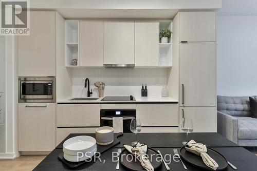 2404 - 10 Graphophone Grove, Toronto, ON - Indoor Photo Showing Kitchen