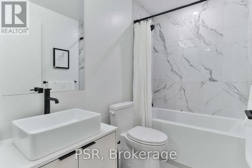 2404 - 10 Graphophone Grove, Toronto, ON - Indoor Photo Showing Bathroom