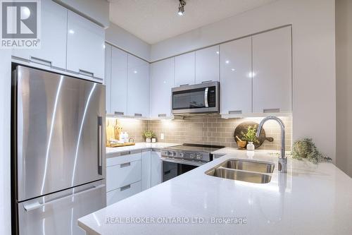 1007 - 65 Watergarden Drive, Mississauga, ON - Indoor Photo Showing Kitchen With Double Sink With Upgraded Kitchen