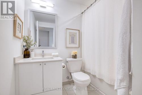 1007 - 65 Watergarden Drive, Mississauga, ON - Indoor Photo Showing Bathroom