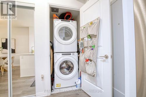 1007 - 65 Watergarden Drive, Mississauga, ON - Indoor Photo Showing Laundry Room