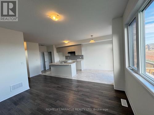 212 Port Crescent, Welland, ON - Indoor Photo Showing Kitchen