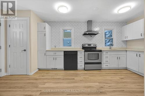 372 Flanders Row E, London, ON - Indoor Photo Showing Kitchen