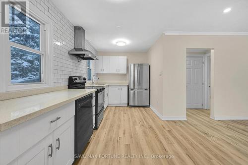 372 Flanders Row E, London, ON - Indoor Photo Showing Kitchen