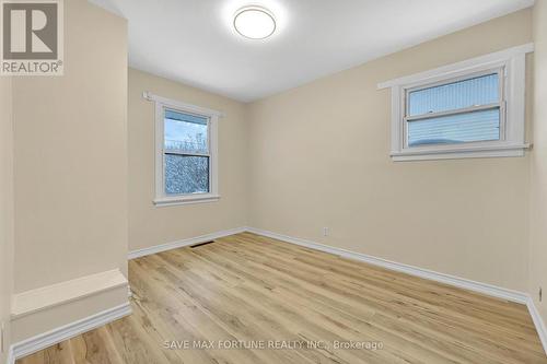 372 Flanders Row E, London, ON - Indoor Photo Showing Other Room