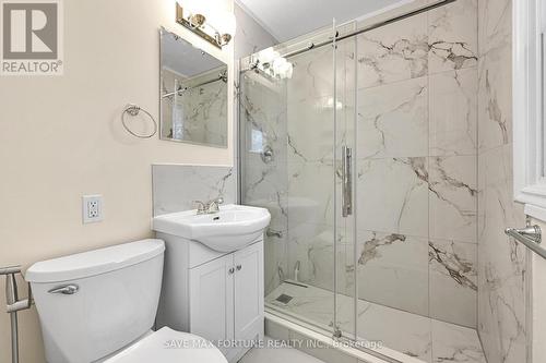 372 Flanders Row E, London, ON - Indoor Photo Showing Bathroom