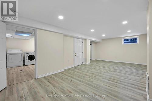 372 Flanders Row E, London, ON - Indoor Photo Showing Laundry Room