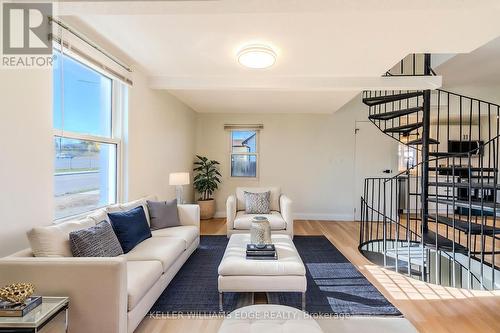 270 Metcalfe Street S, Norfolk, ON - Indoor Photo Showing Living Room