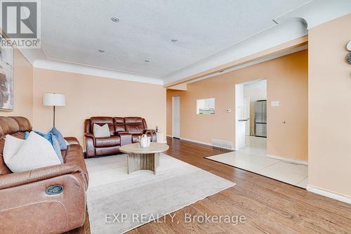 392 Fischer Hallman Road, Kitchener, ON - Indoor Photo Showing Living Room