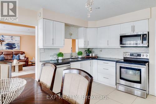 392 Fischer Hallman Road, Kitchener, ON - Indoor Photo Showing Kitchen