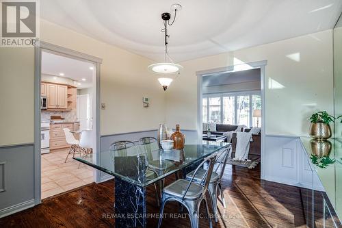 25 Terrace Drive, Hamilton, ON - Indoor Photo Showing Dining Room