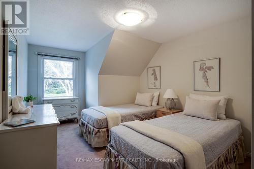 25 Terrace Drive, Hamilton, ON - Indoor Photo Showing Bedroom