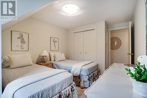 25 Terrace Drive, Hamilton, ON - Indoor Photo Showing Bedroom