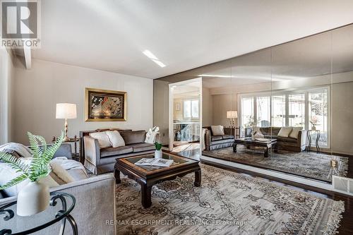 25 Terrace Drive, Hamilton, ON - Indoor Photo Showing Living Room