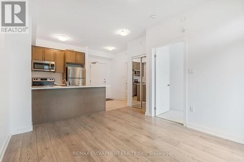 113 - 101 Shoreview Place, Hamilton, ON - Indoor Photo Showing Kitchen