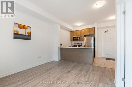 113 - 101 Shoreview Place, Hamilton, ON - Indoor Photo Showing Kitchen