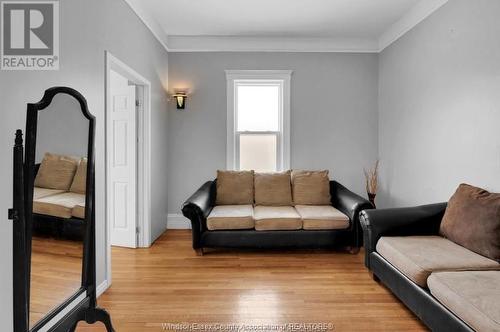 272 Mckay Avenue, Windsor, ON - Indoor Photo Showing Living Room