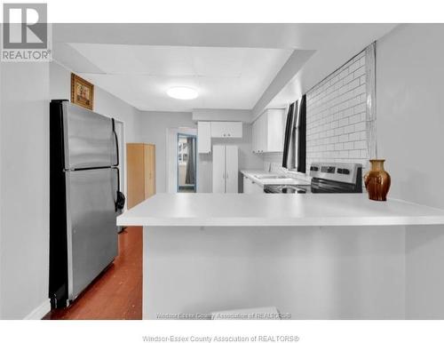 272 Mckay Avenue, Windsor, ON - Indoor Photo Showing Kitchen