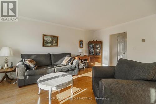 207 - 1 Heritage Way, Kawartha Lakes (Lindsay), ON - Indoor Photo Showing Living Room