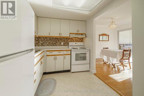 207 - 1 Heritage Way, Kawartha Lakes (Lindsay), ON - Indoor Photo Showing Kitchen