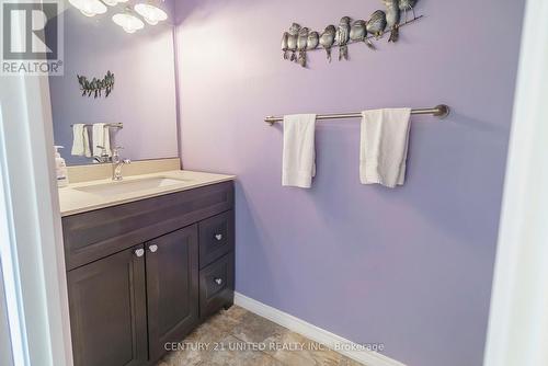 207 - 1 Heritage Way, Kawartha Lakes (Lindsay), ON - Indoor Photo Showing Bathroom