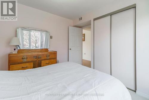 207 - 1 Heritage Way, Kawartha Lakes (Lindsay), ON - Indoor Photo Showing Bedroom