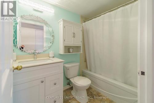 207 - 1 Heritage Way, Kawartha Lakes (Lindsay), ON - Indoor Photo Showing Bathroom